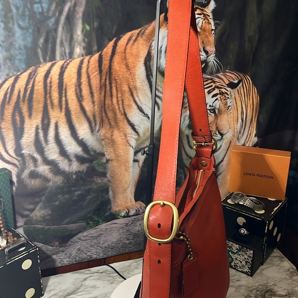🍁Coach Originals 1941 Archive  Duffle/Crossbody Glove tanned Leather Red /Orange - Picture 4 of 17